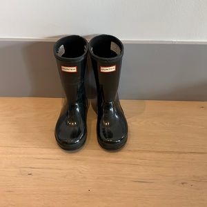 I am selling unisex boots